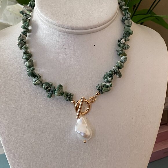 Layered Statement Necklace – Fashion Icon Must-Have - Picture 6 of 6